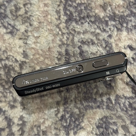 Sony Cyber-shot Dsc-w530 14.1 Megapixel Compact Camera - Picture 5 of 16